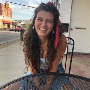 Meet your Posher, Bella